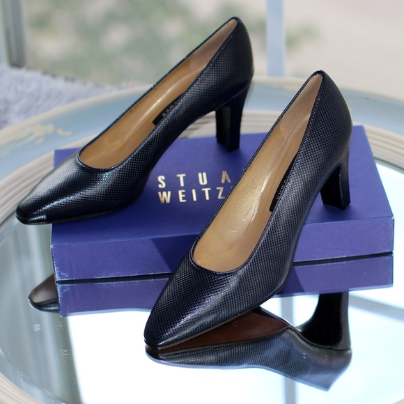 stuart weitzman navy pumps